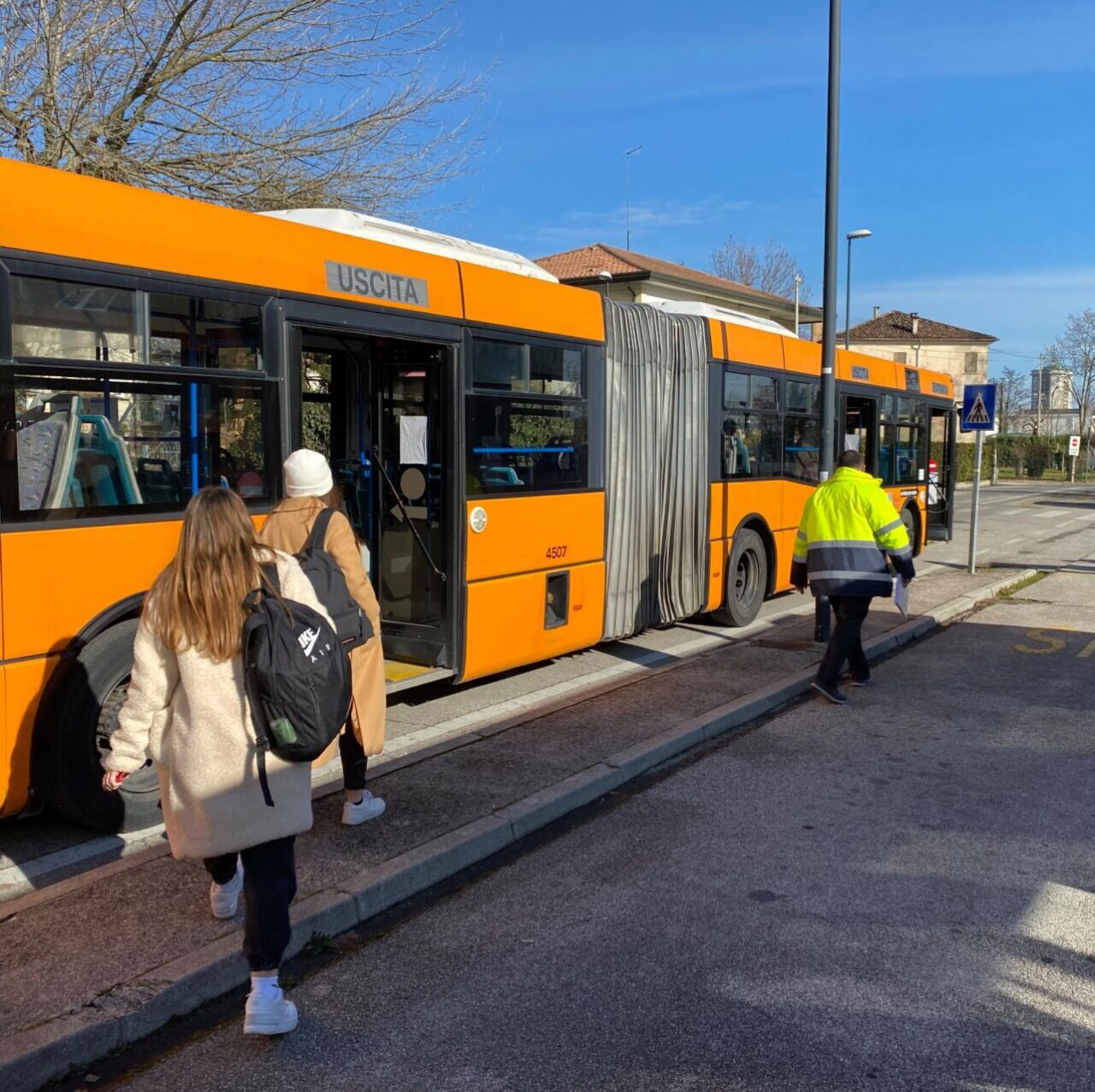 Covid, domani riaprono le scuole: a Padova e Rovigo 200 corse aggiuntive e 126 mezzi in più