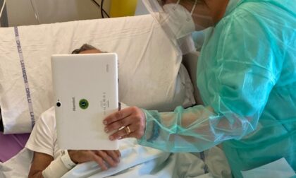 Pasqua Covid, grazie ai Lions i pazienti anziani parlano con i parenti tramite un tablet