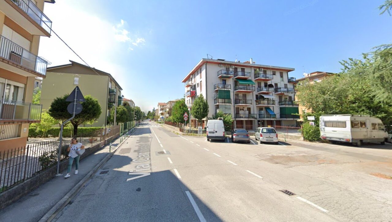 Lo spaccio corre sui monopattini elettrici, il video dell’arresto