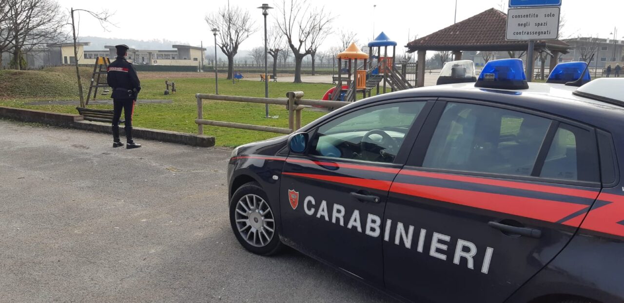 Shock al parco pubblico, 48enne ubriaco mostra i genitali davanti i bambini