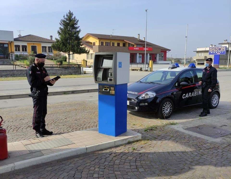 Borgo Veneto, colpo fallito alla colonnina del distributore: ladri in fuga  a mani vuote