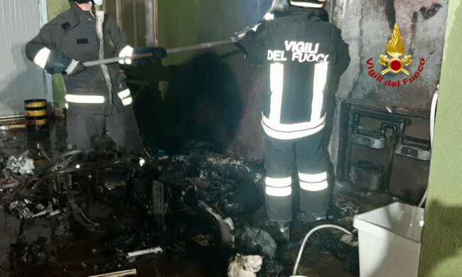 Notte di paura a Saonara per l'incendio partito da un braciere: una persona ustionata