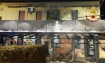 Le foto della tragedia sfiorata ad Agna, brucia il porticato: una persona ustionata