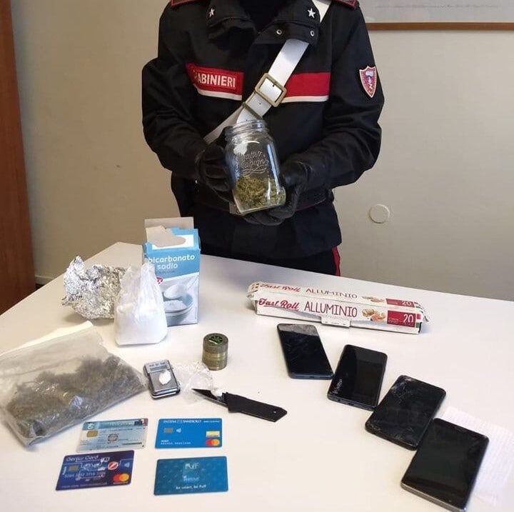 “Vado al centro medico”, ma torna a casa “imbottito” di droga: arrestato