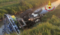 Tragedia a Casale di Scodosia, il trattore si rovescia nel canale: morto un 40enne