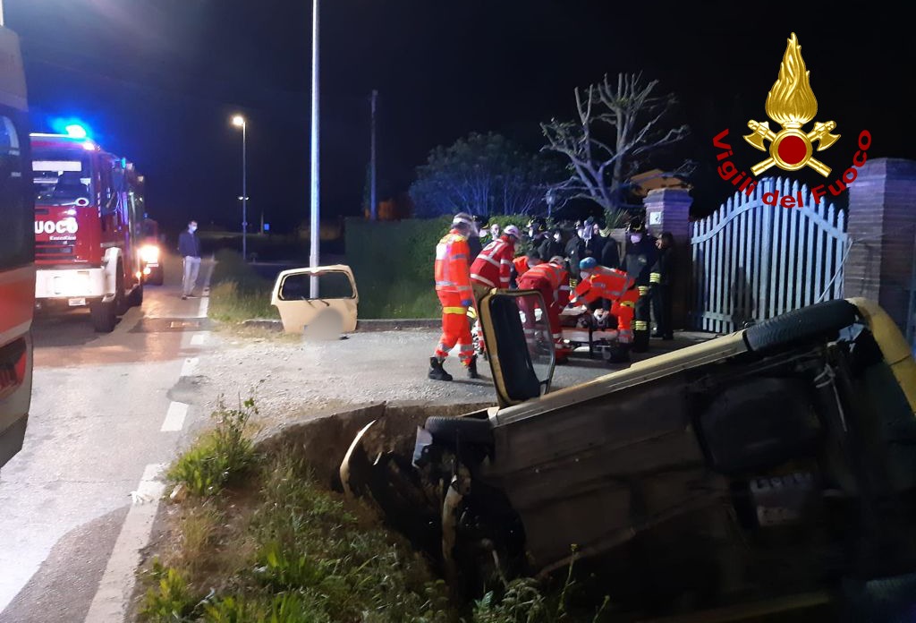 Grave incidente a Campodarsego, l’auto finisce dritta nel canale: due feriti