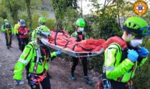 Scivola sul sentiero e si frattura la caviglia: soccorsa 48enne di Abano Terme