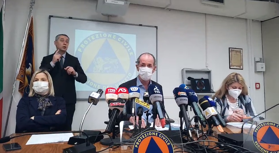 Covid, Zaia: “Veneto da zona arancione”. Ma il portale per prenotare il vaccino va in tilt | +1633 positivi | Dati 1 aprile 2021