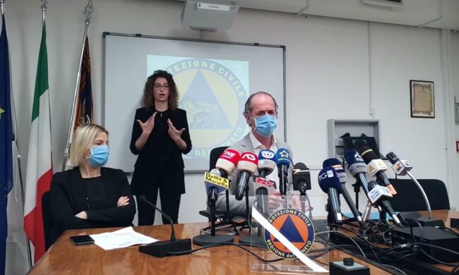 Covid, Zaia: “La curva cala, evitiamo assembramenti”. Appello agli over 60 | +364 positivi | Dati 3 maggio 2021