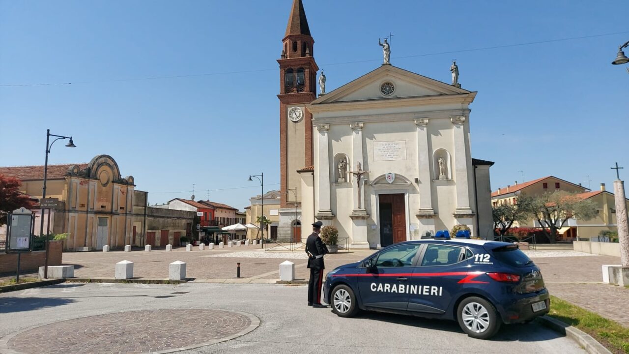 Furto delle offerte dei fedeli durante la messa, denunciati i due responsabili