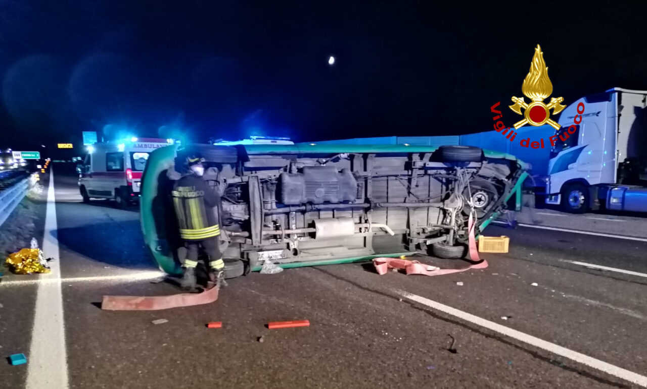 Le impressionanti foto dell'incidente in A4 tra Dolo e Padova Est: due feriti gravi