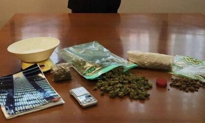 Trovato in possesso di marijuana e un quaderno con la “contabilità”: arrestato pusher