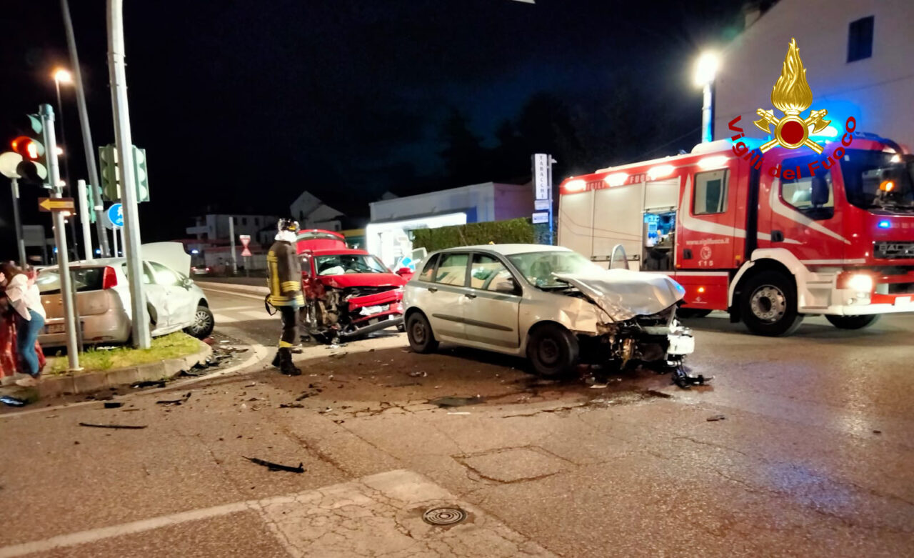 Incidente a Este: scontro fra tre vetture, due feriti