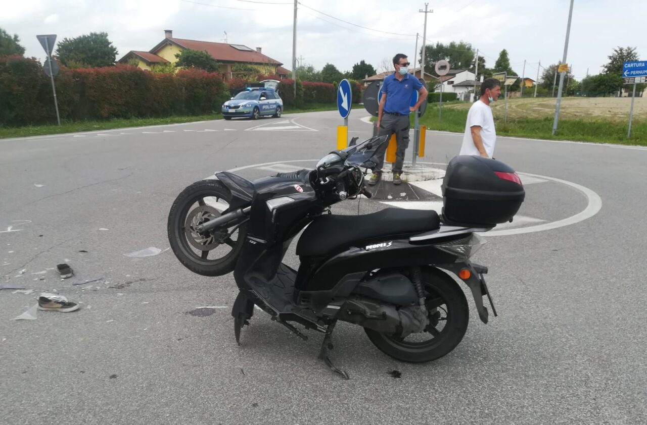 San Pietro Viminario, scontro tra auto e moto: grave 23enne del paese