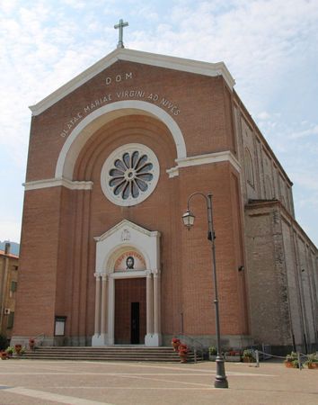 Rubano 600 euro in contanti dalla canonica della parrocchia e scappano: denunciati