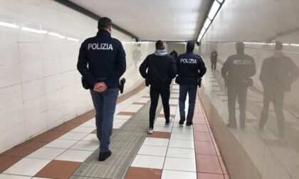 Non riesce a scendere alla stazione di Camposampiero e allora blocca il treno tirando il freno