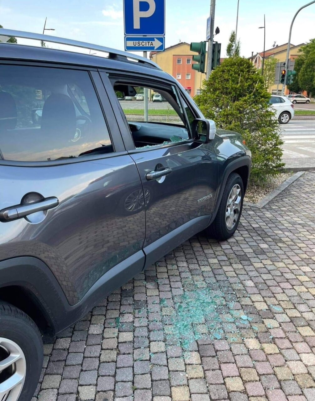 Furti e danni alle auto anche nei quartieri del centro. Il sindaco: “Parlerò col Prefetto”