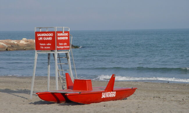 Malore mentre fa il bagno, pensionato padovano morto annegato
