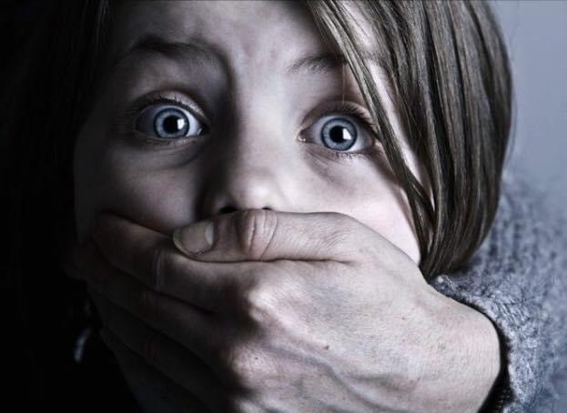 Incubo per una 13enne sola in casa e coi ladri alla porta: due arresti