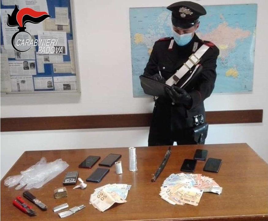 Quasi ammazzato a sprangate per rubargli il cellulare: fermati tre marocchini