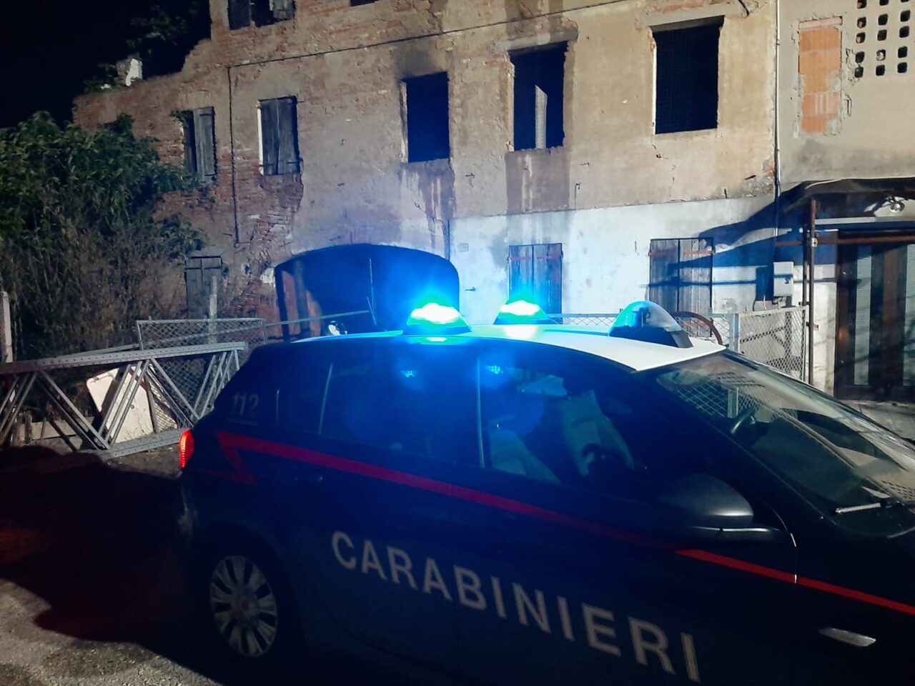 Camposampiero, brucia bancali vicino al casolare: la notte scoppia l’incendio