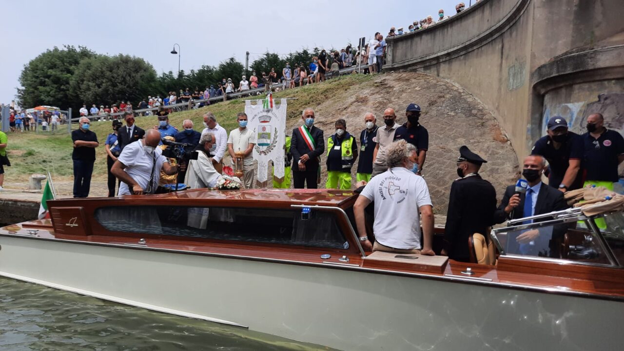 Sant’Antonio, tutte le foto del corteo acqueo che da Padova ha riportato la reliquia a Venezia