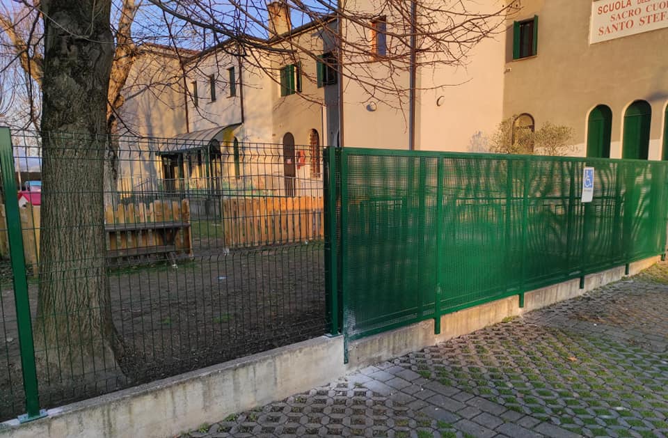 Due Carrare, scuole parrocchiali nel mirino dei ladri: rubata una cassa acustica
