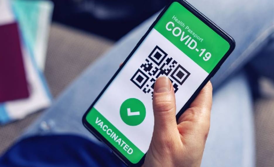 Green Pass obbligatorio per ristoranti e bar, è protesta: “Non siamo controllori!”