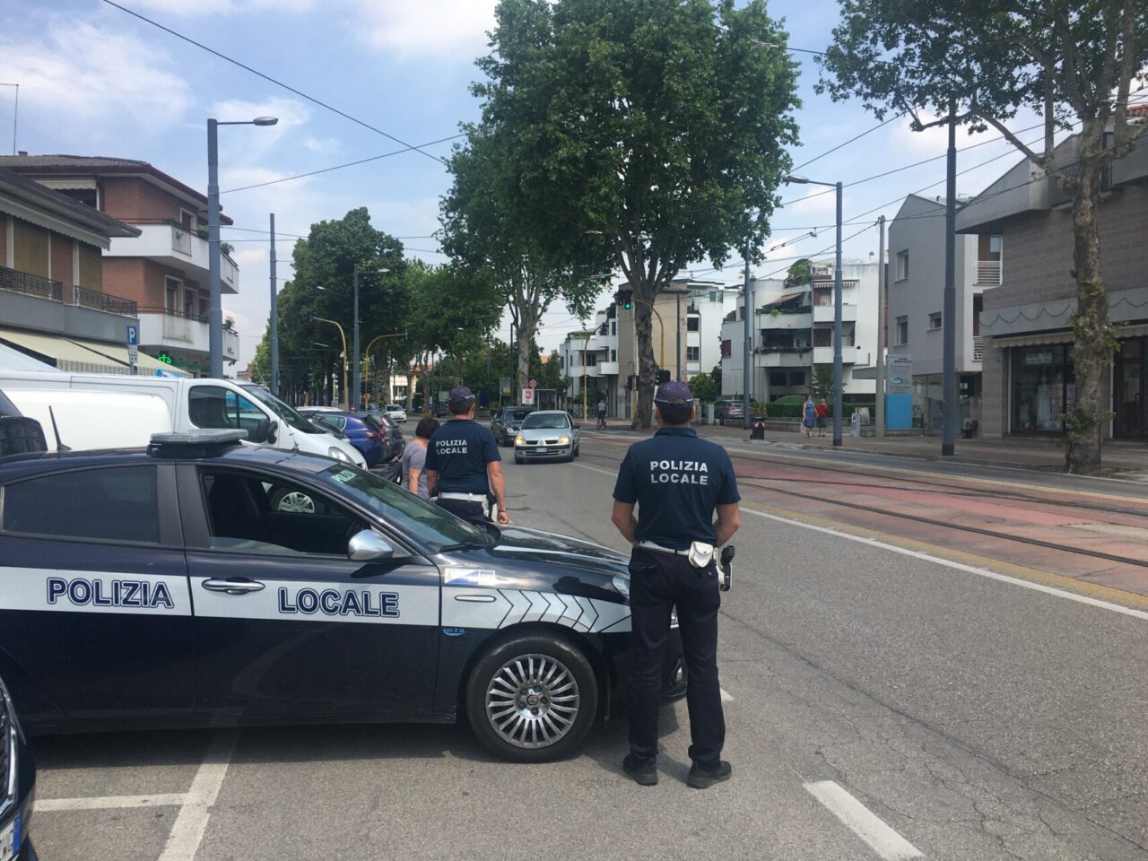 Padova, maxi multa per il “super pirata”: girava senza targa e assicurazione. Patente? Mai presa
