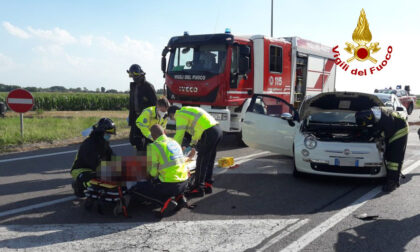 Incidente sulla Monselice mare, scontro tra due auto: un ferito estratto dalle lamiere