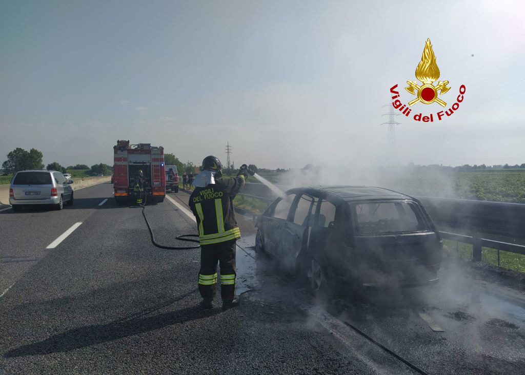 Svincolo Terme Euganee, auto divorata dalle fiamme in A13