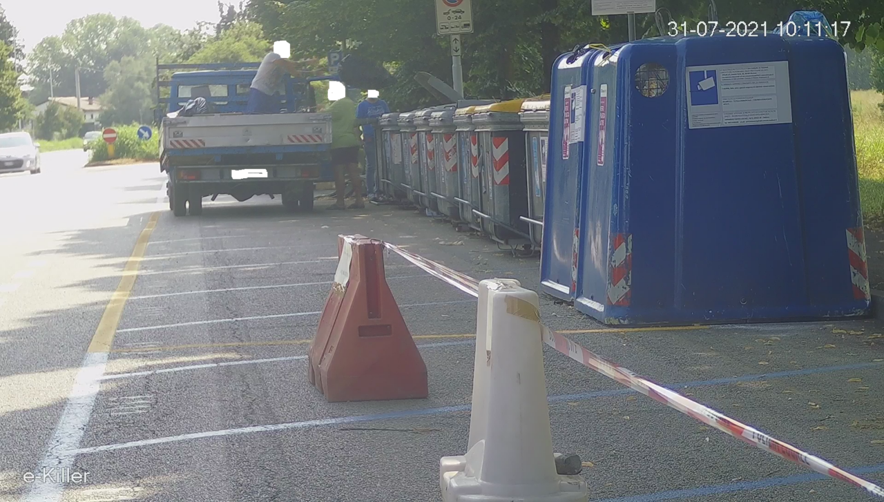 Padova, via Longhin trasformata in discarica: rifiuti abbandonati 77 volte in 4 giorni