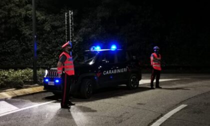 Violento litigio con la compagna, lei chiama i Carabinieri e lui aggredisce anche loro