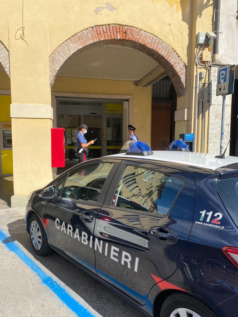 Vuole reddito di cittadinanza e minaccia di morte direttrice dell’ufficio postale
