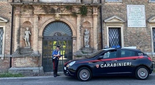 Rompe le teche per rubare i cimeli storici del “Museo dell’Aria” ma viene scoperto