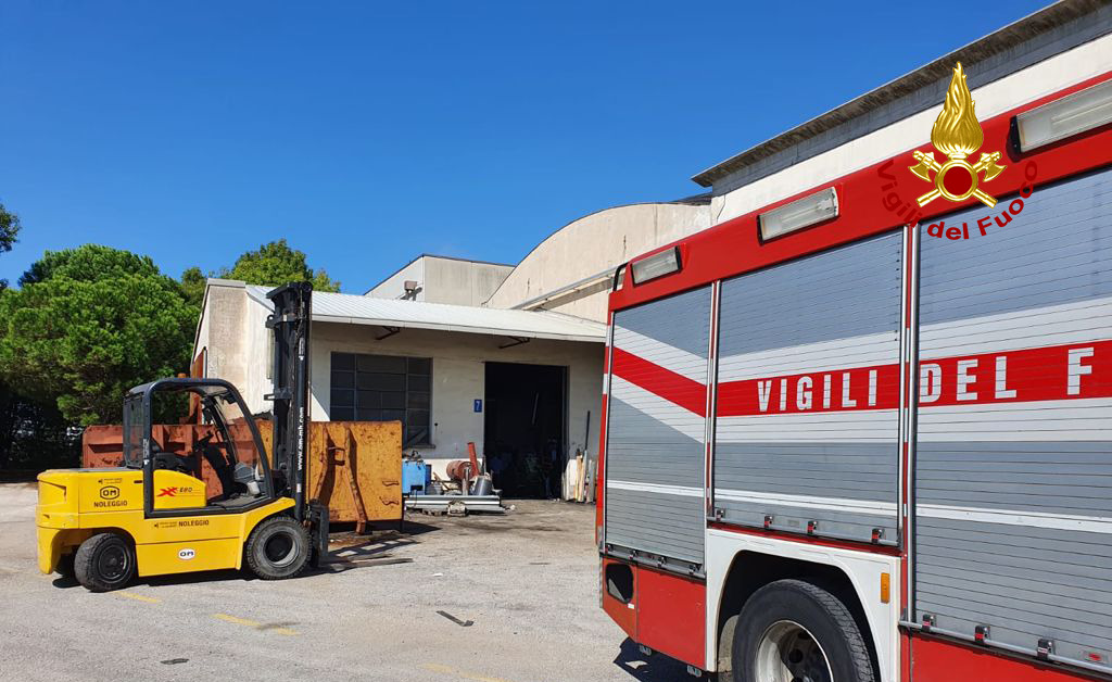 Incidente sul lavoro a Selvazzano, operaio resta schiacciato nello spostamento di un macchinario