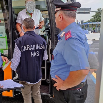 Padova, sull’autobus con il green pass di un altro: denunciato