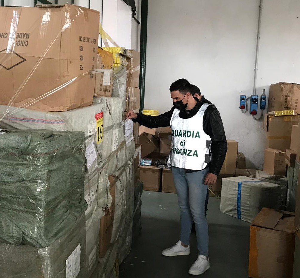 Stavano per finire sul mercato due milioni di prodotti contraffatti o non sicuri