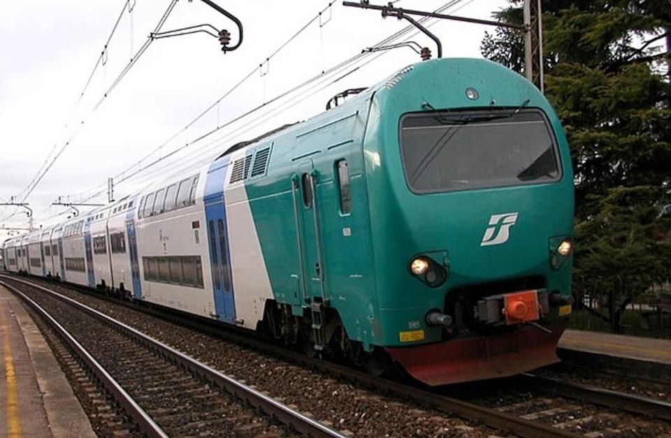 Campodarsego, aspetta il treno e si lancia sui binari: morta 20enne