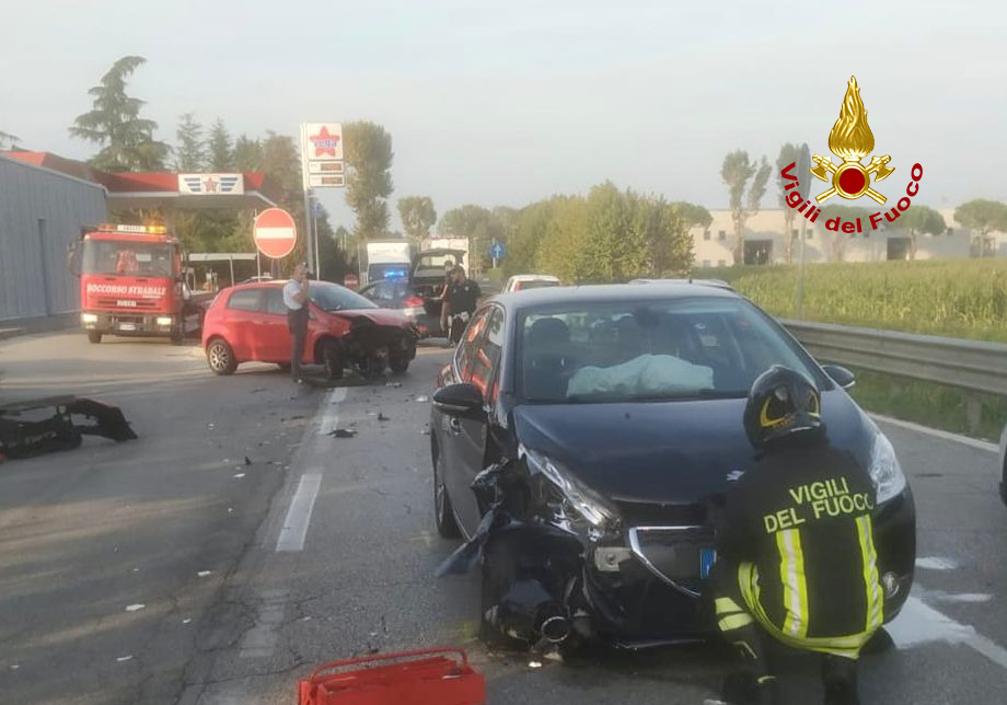 Strada del Santo, incidente tra due auto: feriti un bambino e la sua mamma