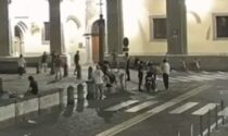 Padova, il video del folle pestaggio in Piazza Duomo: preso il branco