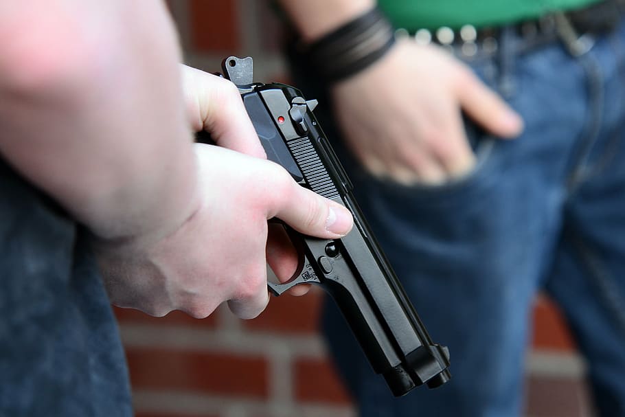“Aveva la pistola e ci ha rapinati”: la denuncia di tre 30enni padovani