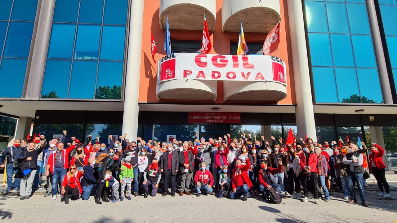 Assalto Cgil Roma, video e foto delle sedi aperte nel Padovano: “Nessuna paura contro intimidazioni squadriste”