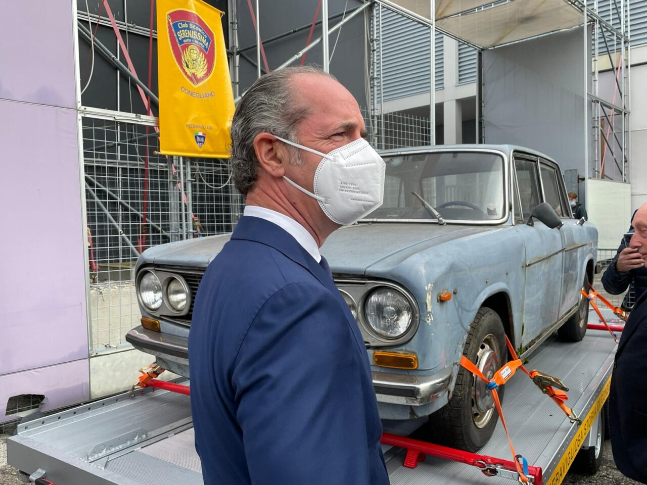 Salone Auto e Moto d’epoca in Fiera a Padova, le foto della visita di Zaia