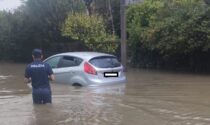 Nubifragio a Padova, donna incastrata nell’auto sommersa dall’acqua salvata dai poliziotti