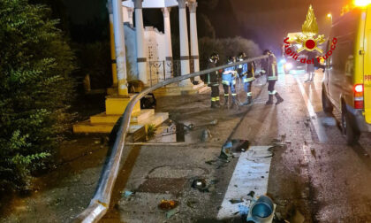 Piazzola, le foto del semaforo distrutto dal furgone: ferito il conducente