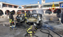 Battaglia Terme, le foto delle due auto divorate dalle fiamme a causa di un guasto