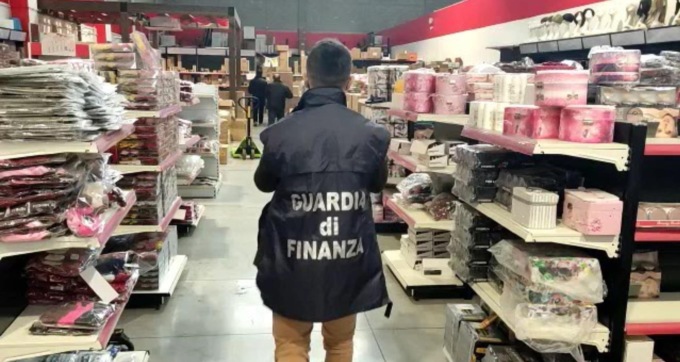 Costumi e addobbi di Halloween non sicuri: maxi sequestro a Padova