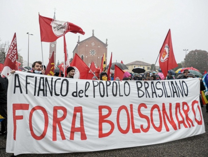 Bolsonaro a Padova, scontri e idranti sugli antagonisti: un fermato dalla Digos