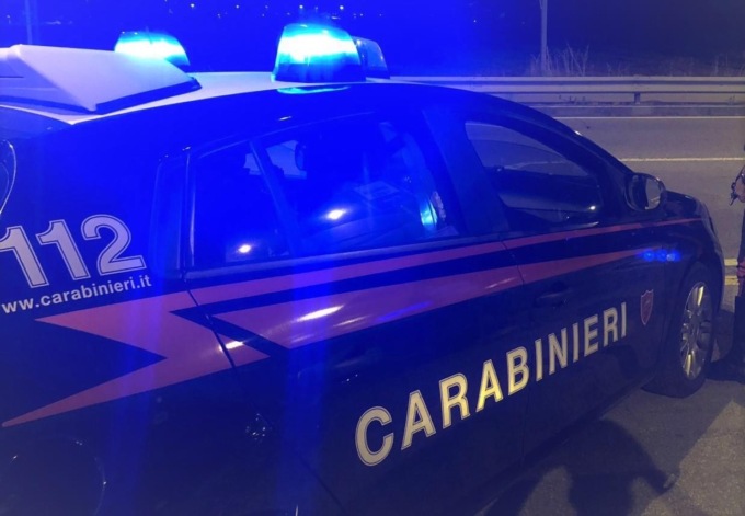 Pedone travolto da un’auto sulla provinciale, camminava al buio senza casacca rifrangente: è grave